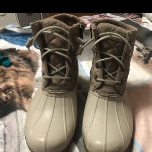 Duck boots